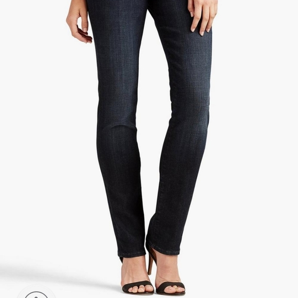Lucky Brand Sweet Straight Jeans in Buena Park Wash. - Picture 3 of 16